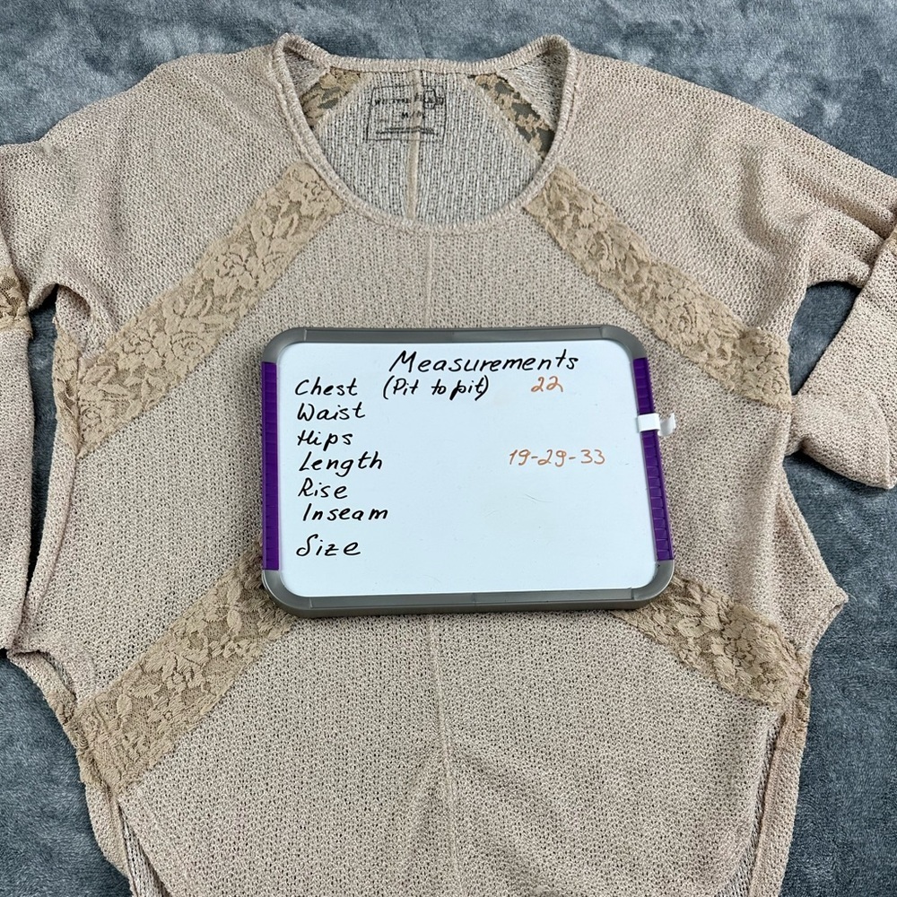We The Free lightweight sweater with high-low hem and lace inserts size M - Picture 4 of 6